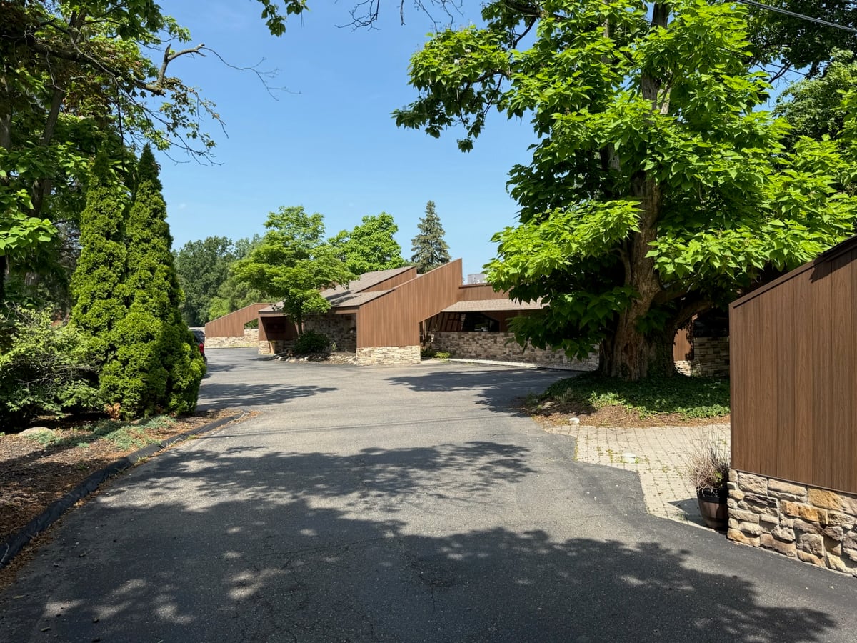 2605-2609 Crooks Rd For Sale