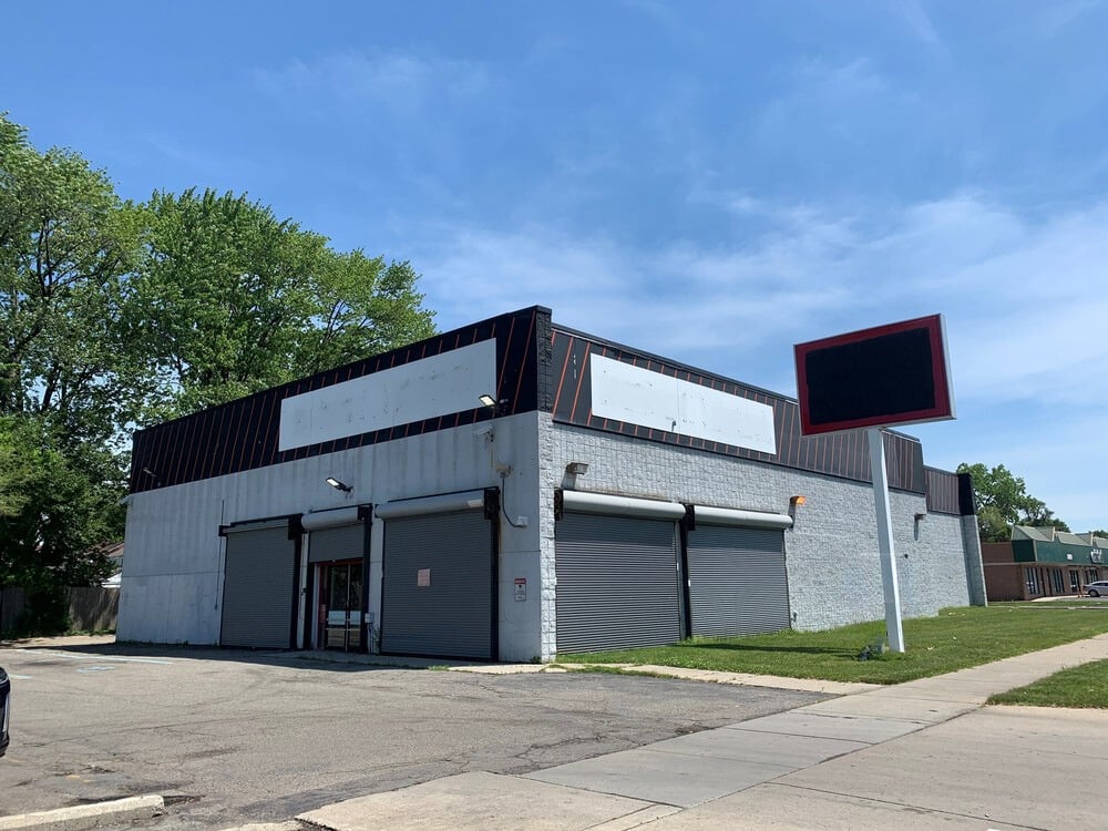 15000 W Seven Mile Rd - Lease