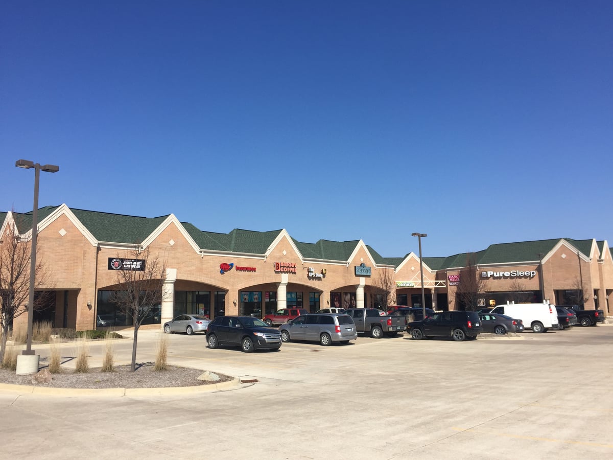 Lyon Oaks Plaza